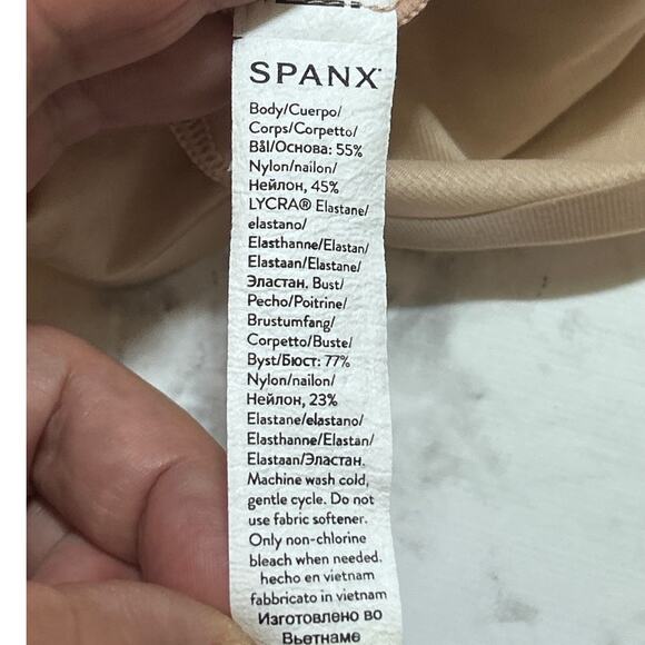 Spanx Compression Shirt Breathable Lightweight Beige Tank Top M Stretch Casual - Picture 6 of 8